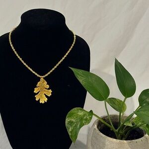 Elegant Gold Leaf Pendant Necklace Vintage